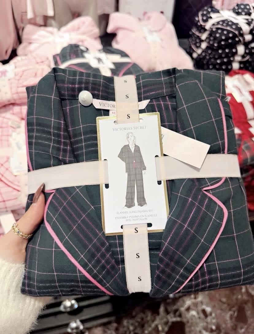 screenshot-84 Victoria’s Secret Pajama Pallet