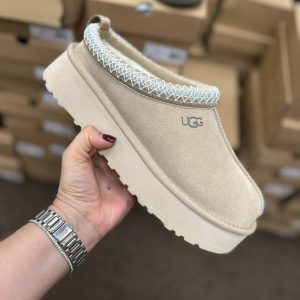 Uggs Shoe Pallet